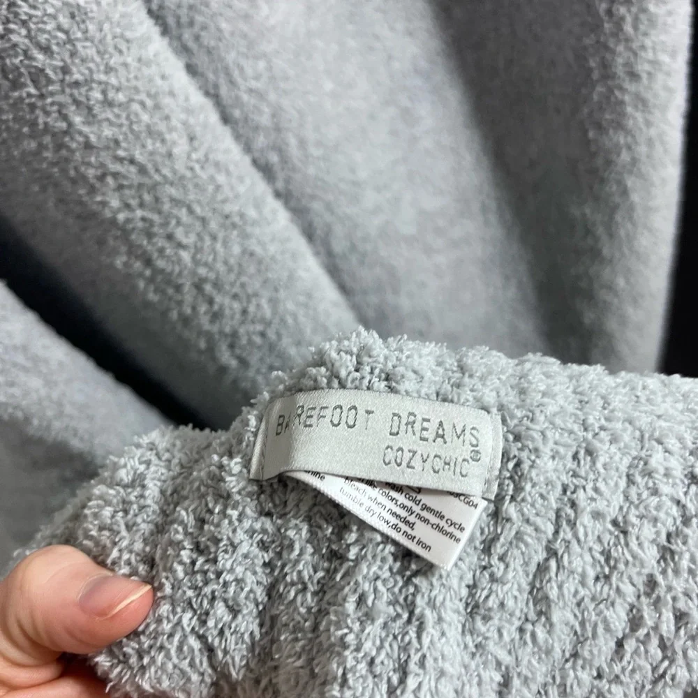 Barefoot dreams CozyChic throw blanket  Barefoot Dreams